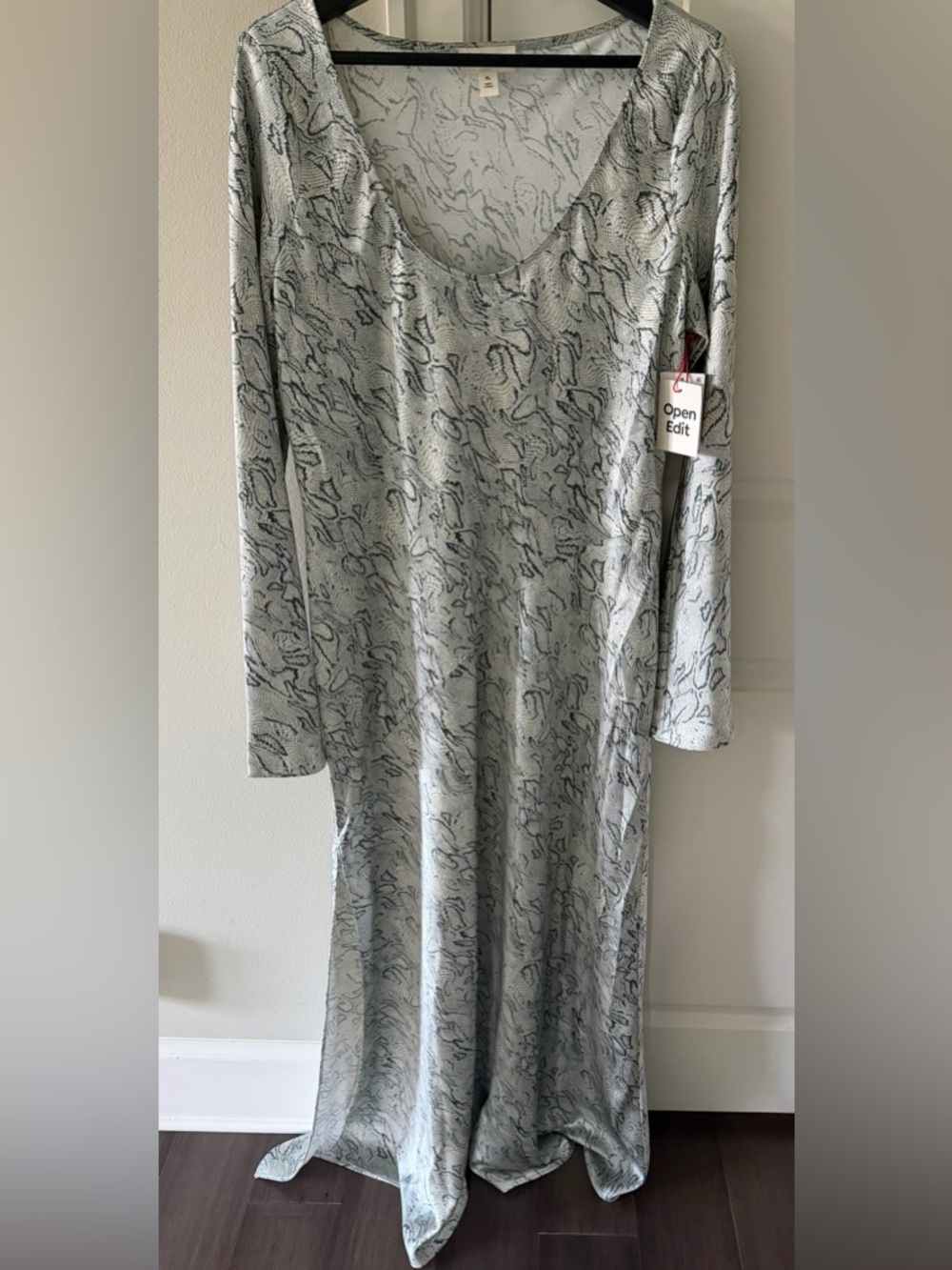 Open Edit Long Sleeve Maxi Dress in Green Ivory morph snake Print size xlarge